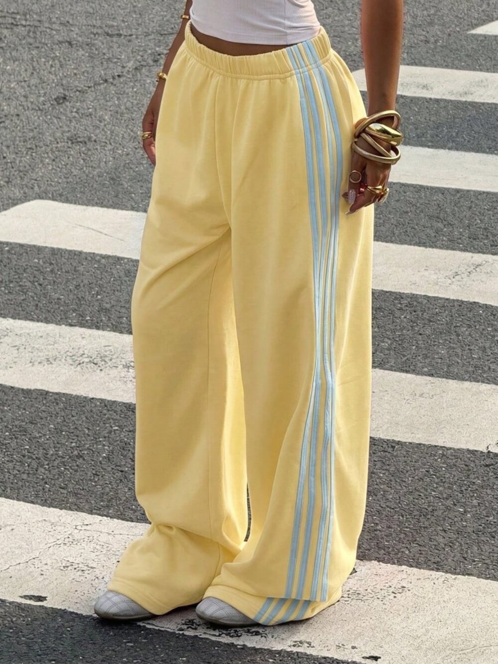 Pale Yellow Casual Women's Contrast Color Loose Wide Leg Sweatpants - Picture 3 of 5